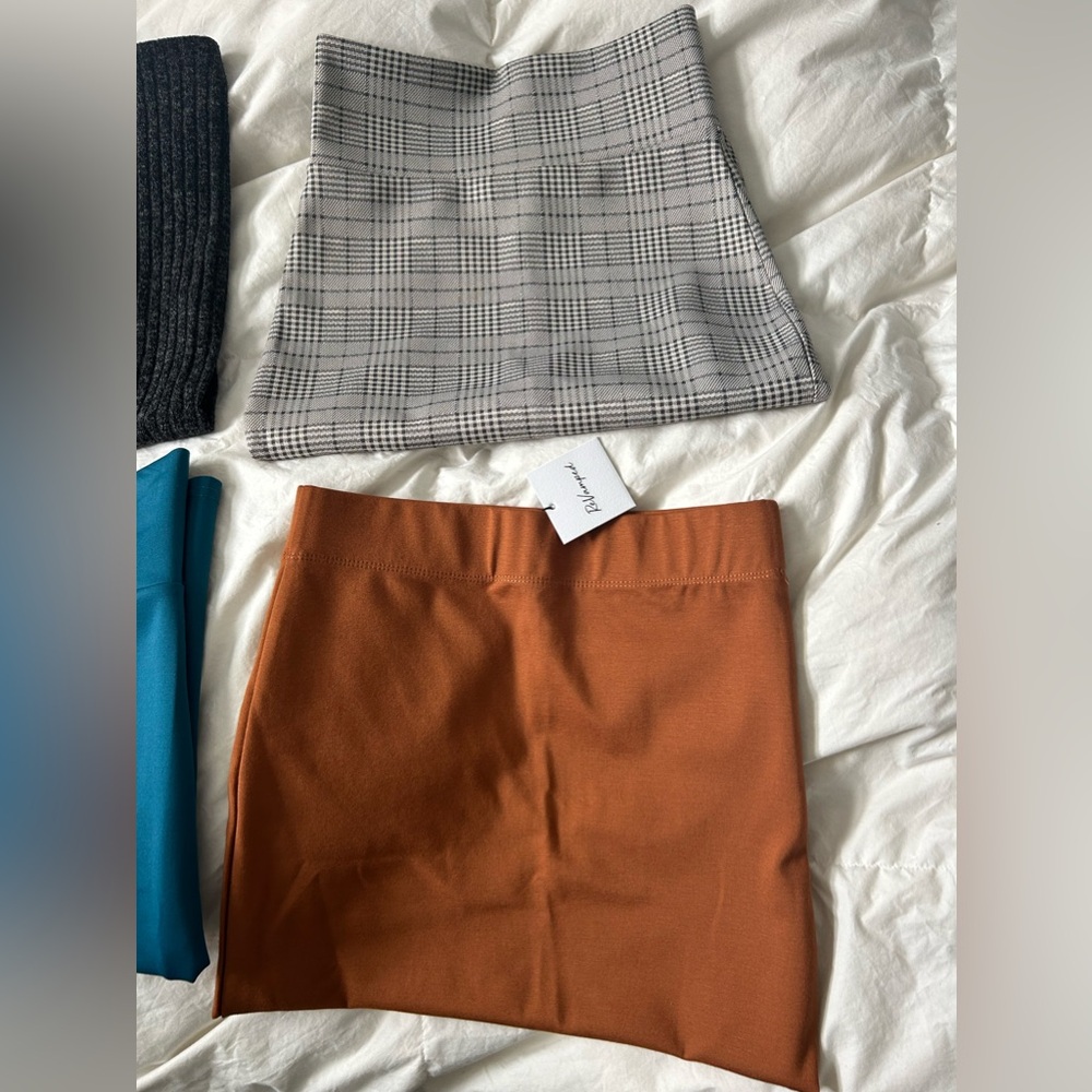 Skirts - Picture 3 of 8